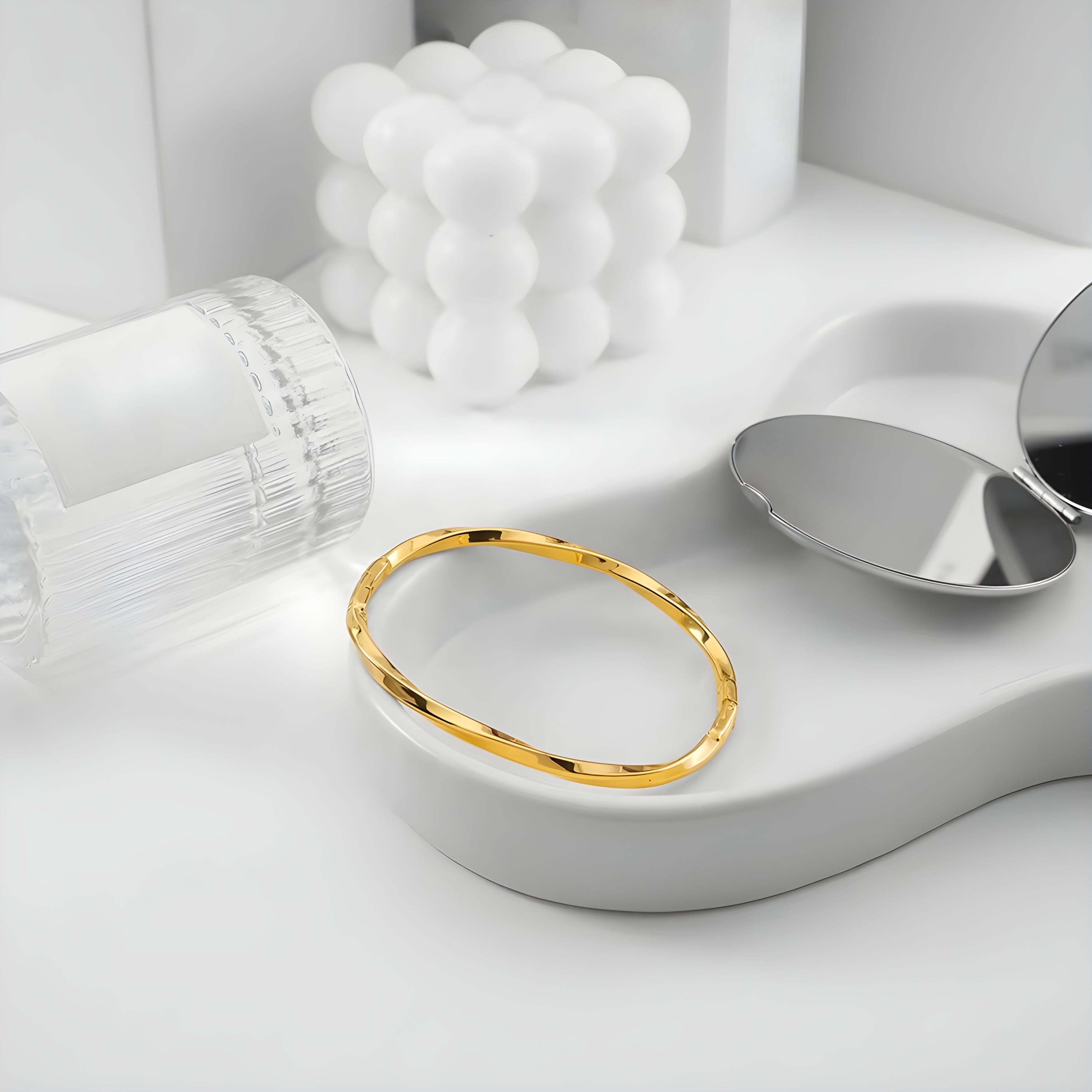 Deserie Twisted Bracelet