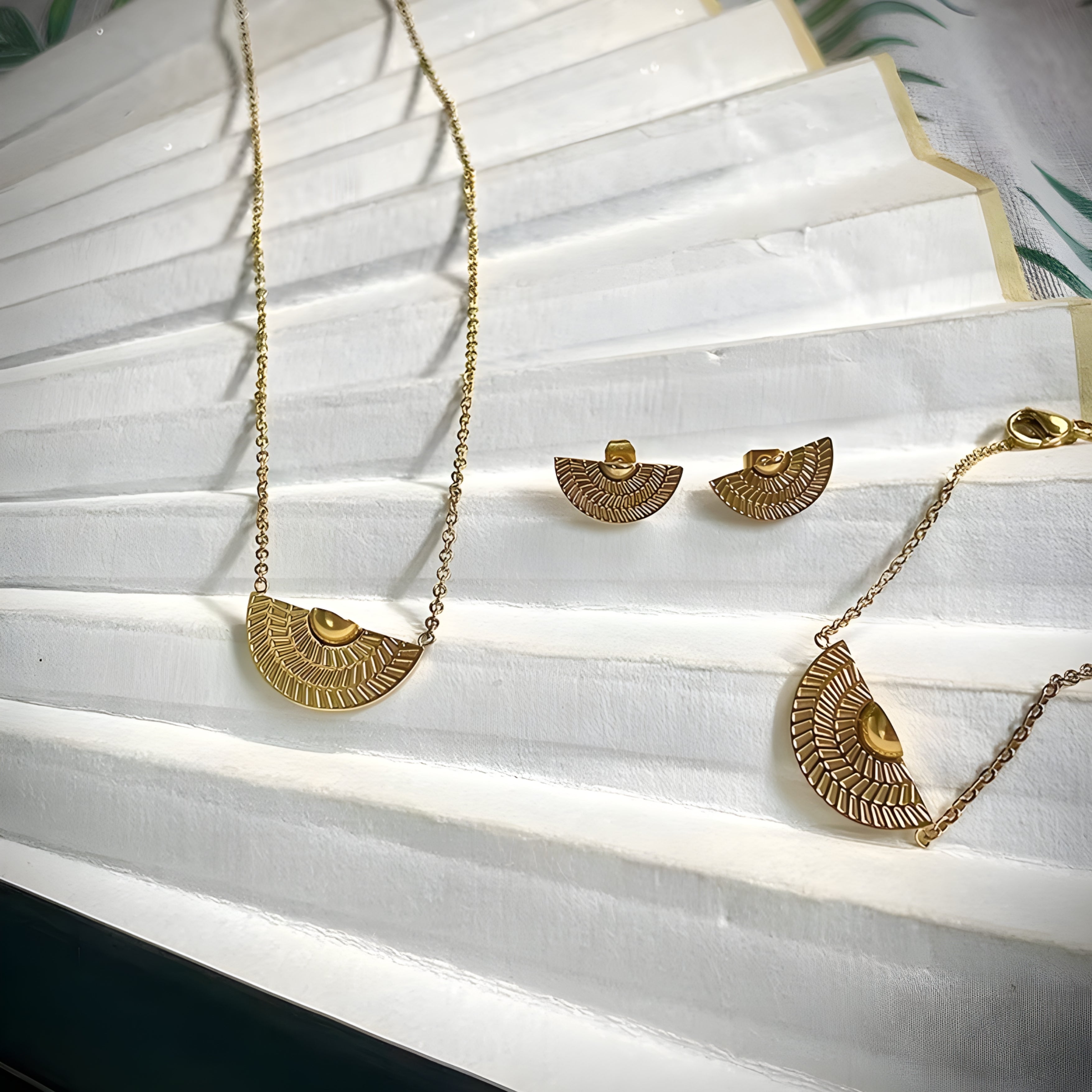 Savana Solar Pendant Necklace