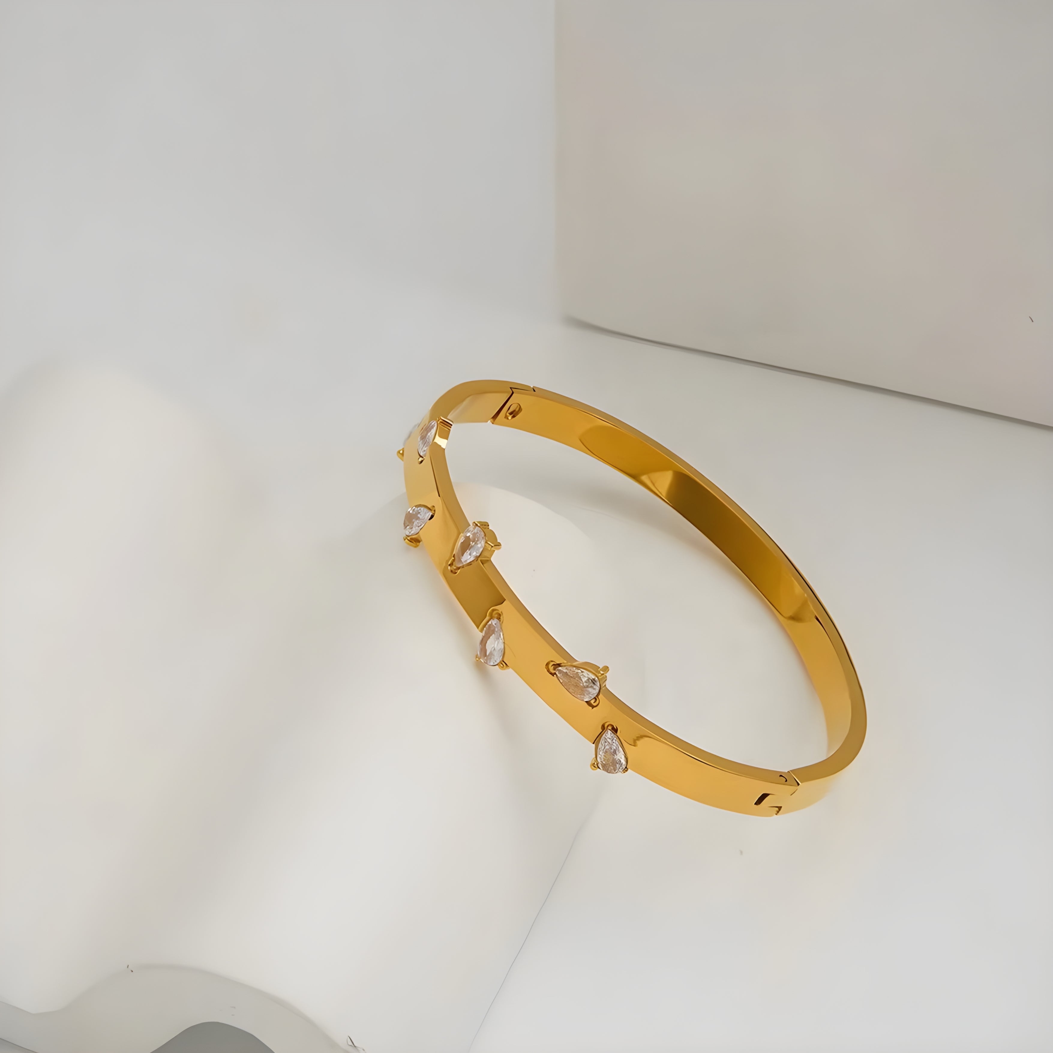 Cassie Zirconia Bangle