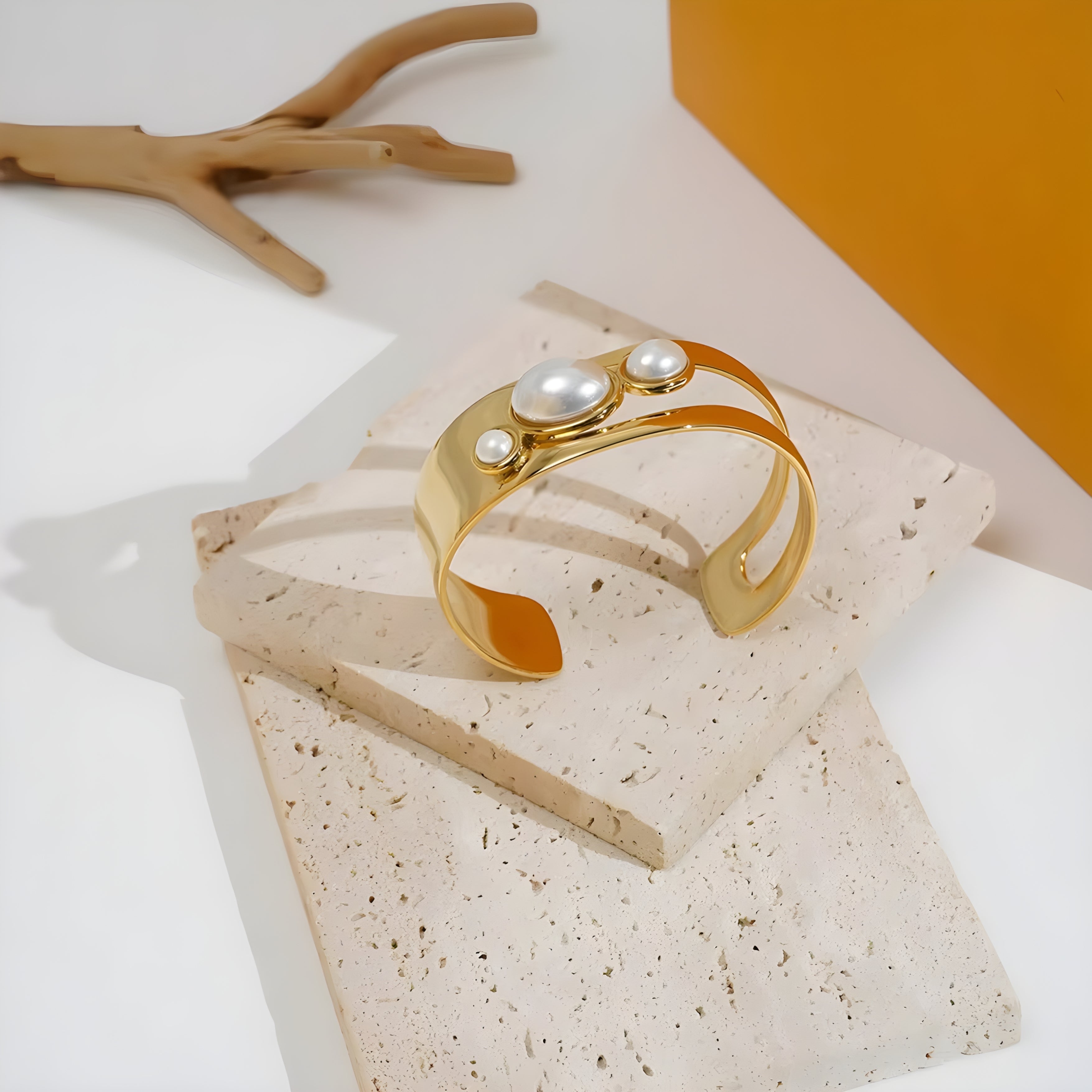 Luna Pearl Gold Bracelet