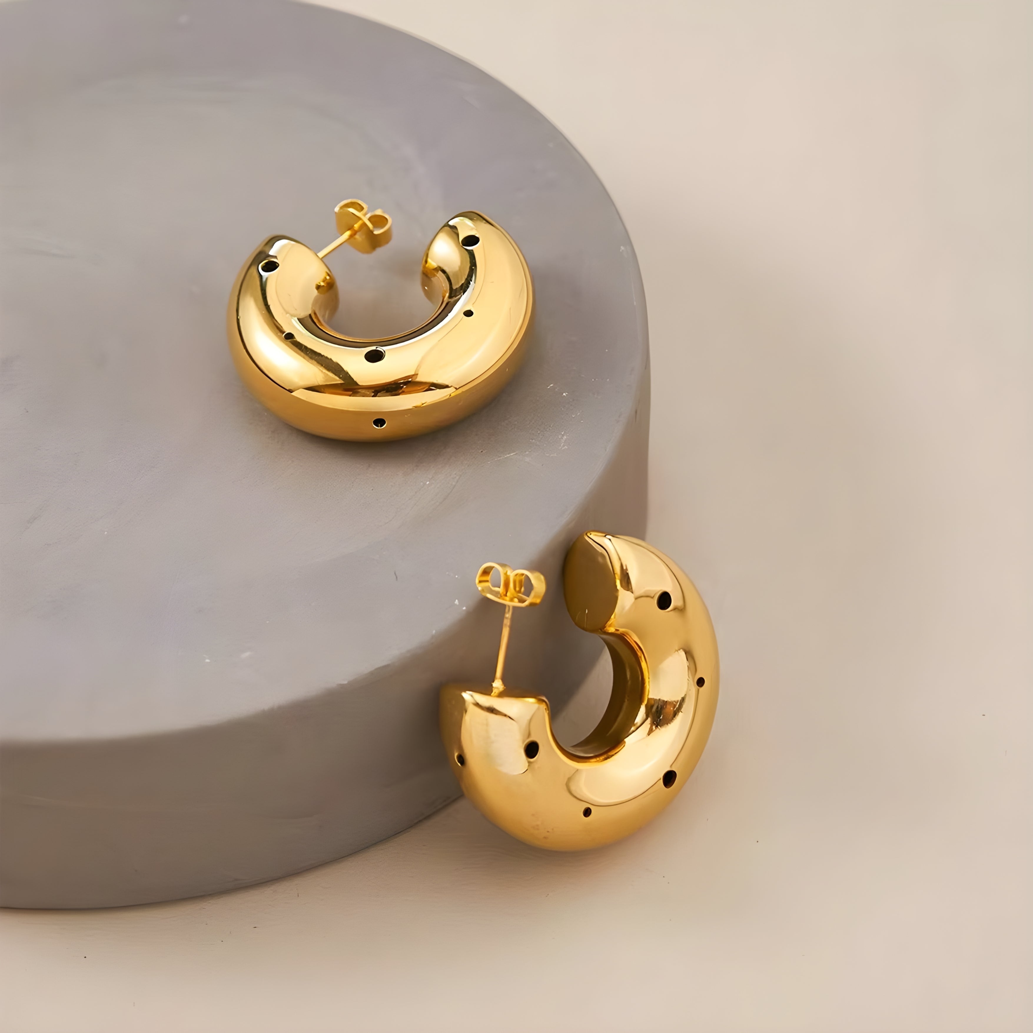 Cave Hollow Chunky Hoops